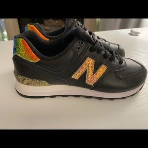 New New Balance sneakers in black gold Size 8